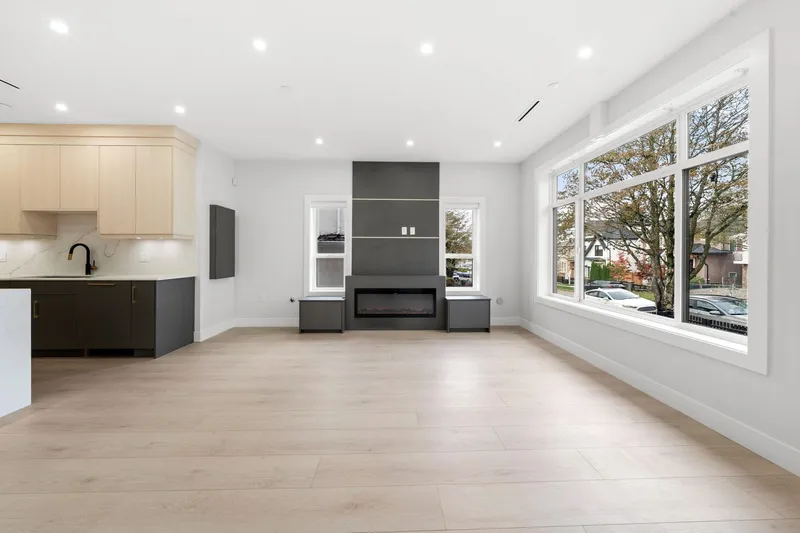 1 3274 E 44TH AVENUE - photo 4 of 25