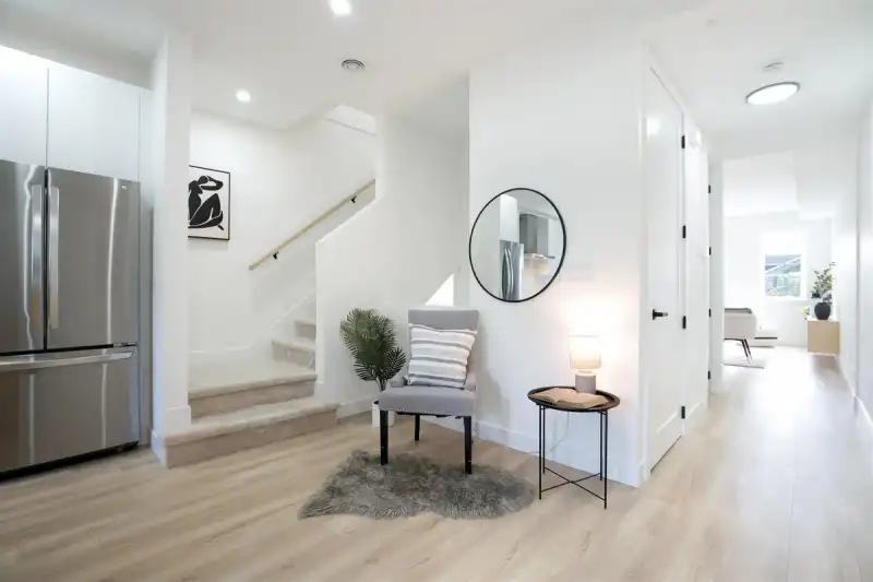 2 14311 60 AVENUE - photo 1 of 3