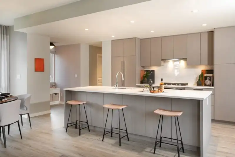 194 1330 WELLON STREET - photo 2 of 10