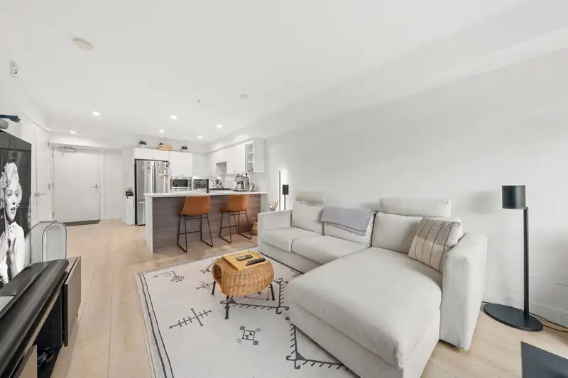 402 1519 CROWN STREET - photo 1 of 40