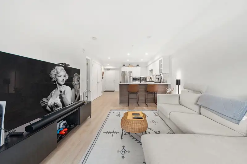 402 1519 CROWN STREET - photo 2 of 40