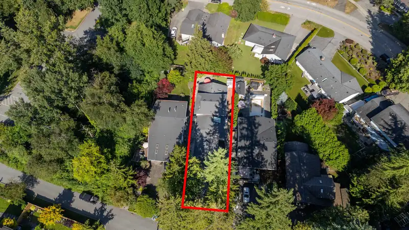 667 LAKESHORE DRIVE - photo 3 of 39