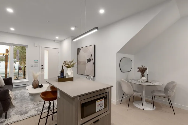 201 2329 E 34TH AVENUE - photo 4 of 22