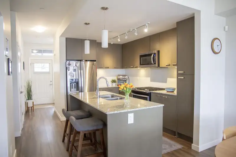 5915 BEACHGATE LANE - photo 2 of 29