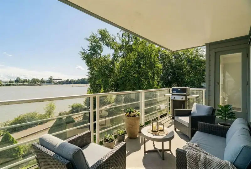 205 2080 SE KENT AVENUE - photo 4 of 35
