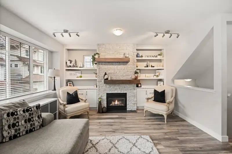 4 20582 67 AVENUE - photo 3 of 34