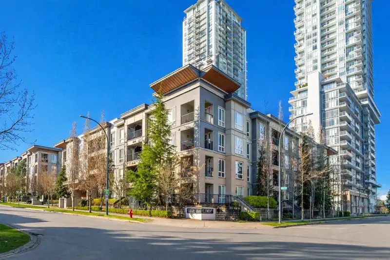 203 13339 102A AVENUE - photo 1 of 9