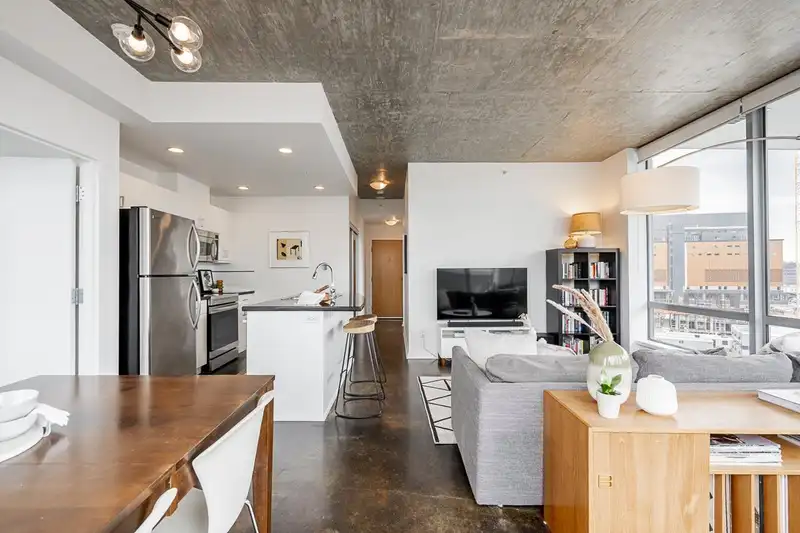 804 919 STATION STREET - photo 4 of 40