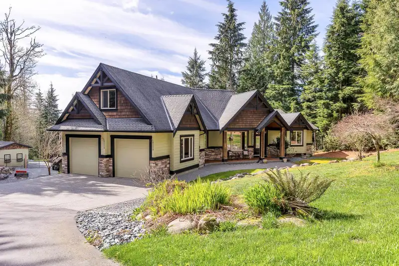 12480 CATHY CRESCENT - photo 2 of 40