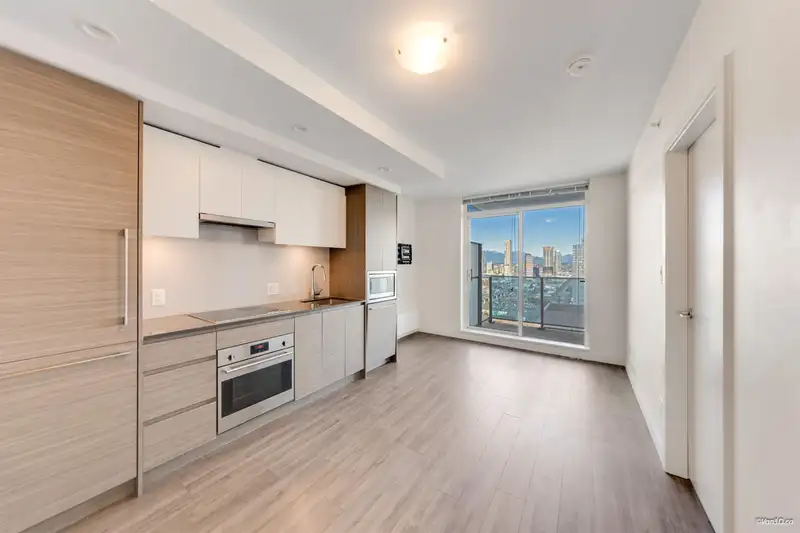 2806 13615 FRASER HIGHWAY - photo 1 of 31