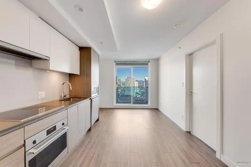 2806 13615 FRASER HIGHWAY - photo 2 of 31