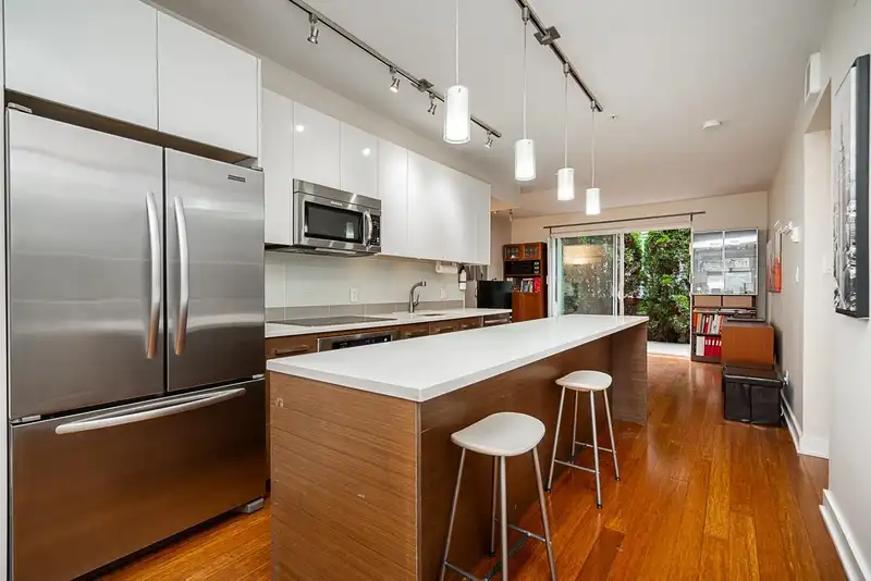 3088 LAUREL STREET - photo 3 of 34