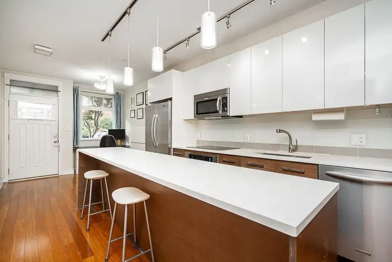 3088 LAUREL STREET - photo 4 of 34