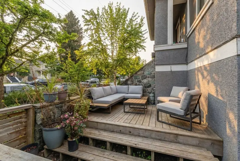 2156 E PENDER STREET - photo 3 of 25