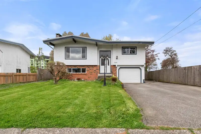 7205 GORDON DRIVE - photo 1 of 32