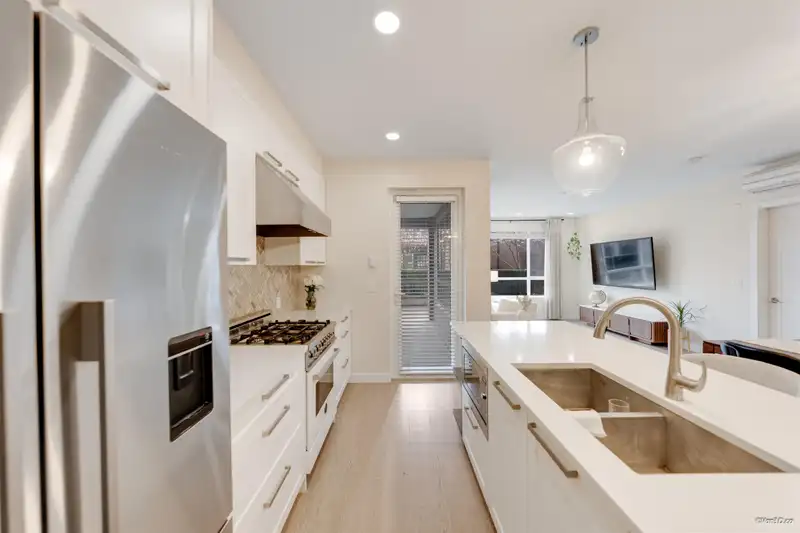 102 33540 MAYFAIR AVENUE - photo 4 of 35