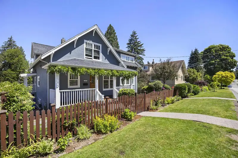 2210 ST. GEORGE STREET - photo 1 of 40