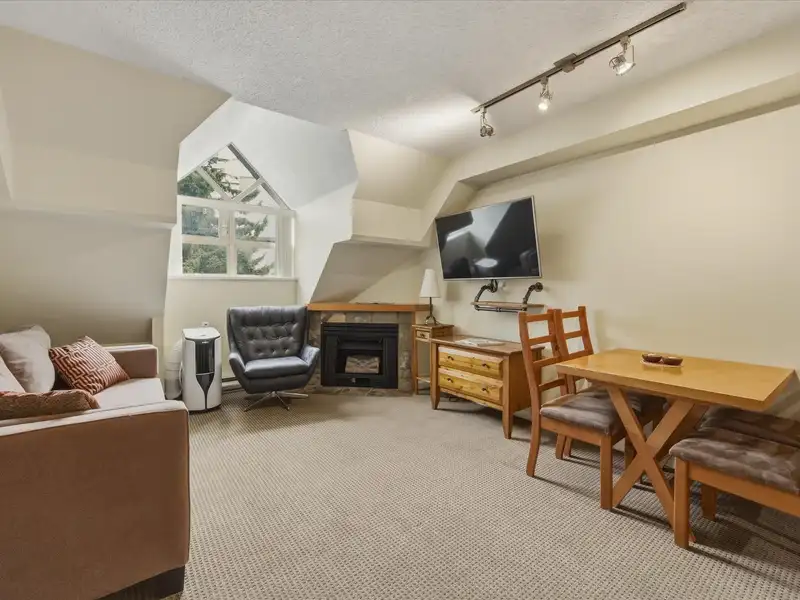 4404 4295 BLACKCOMB WAY - photo 4 of 17
