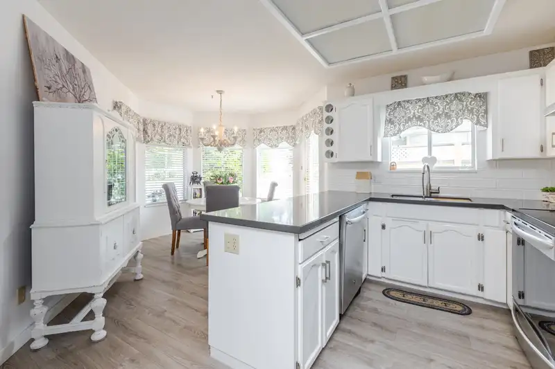 83 21138 88 AVENUE - photo 4 of 34