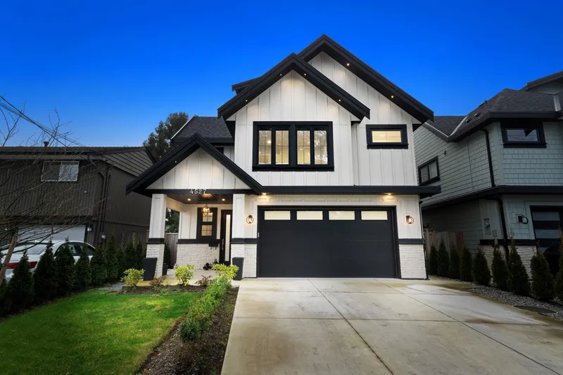 4527 46A STREET - photo 1 of 25