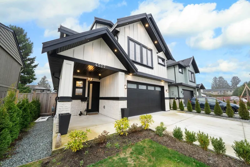 4527 46A STREET - photo 2 of 25