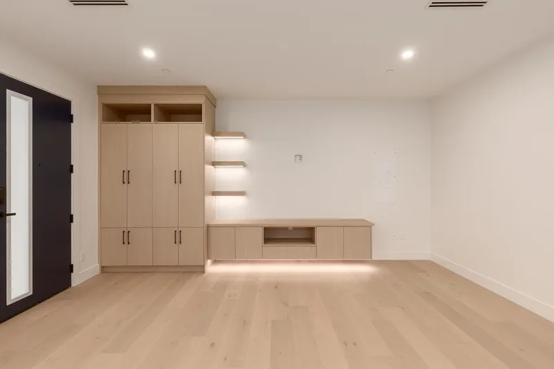 1 3506 E PENDER STREET - photo 2 of 25