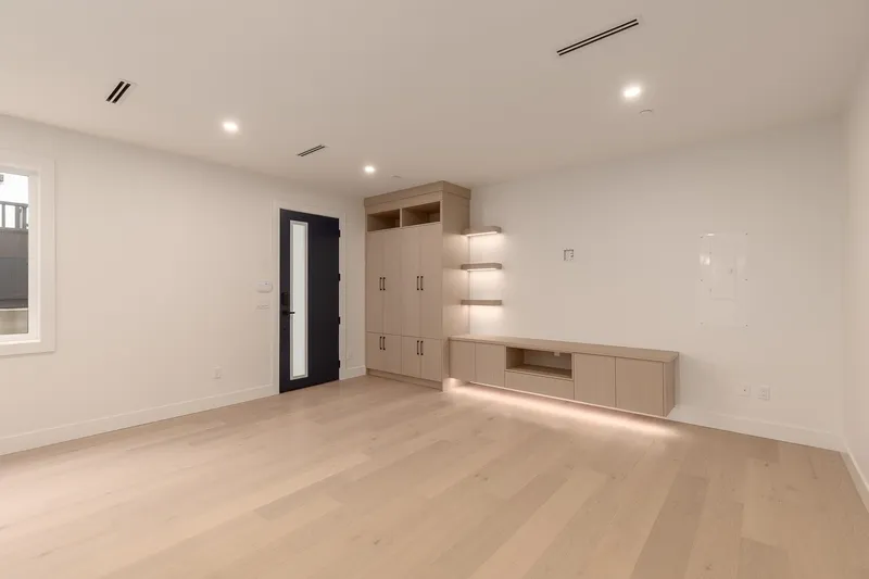 1 3506 E PENDER STREET - photo 3 of 25