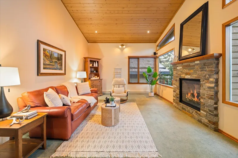 3205 ARBUTUS DRIVE - photo 3 of 25