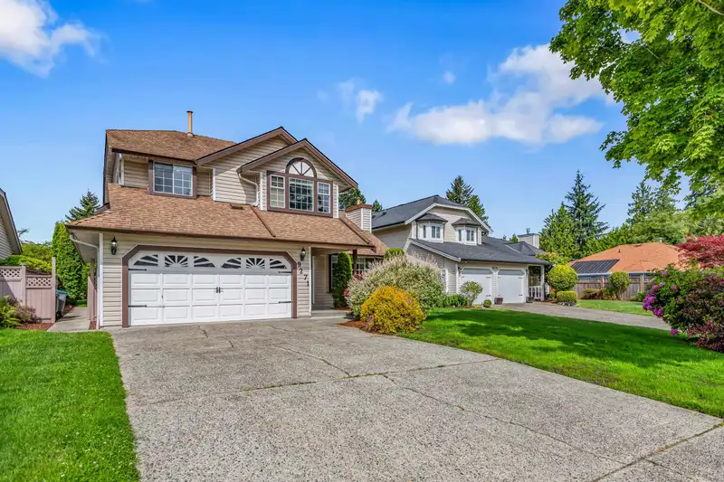 9271 156A STREET - photo 2 of 39