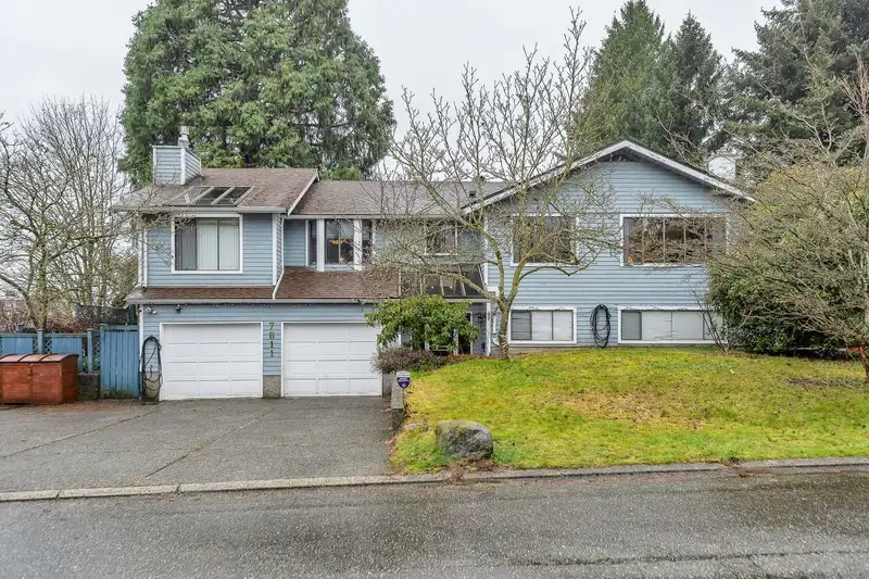 7811 114A STREET - photo 1 of 39
