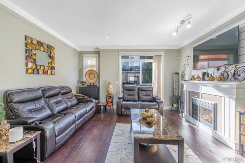 68 6383 140 STREET - photo 2 of 33