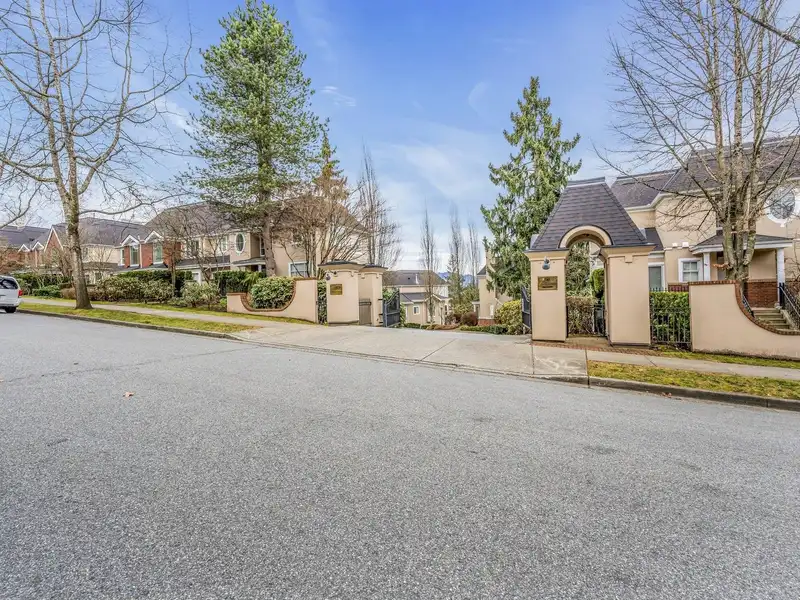 105 5262 OAKMOUNT CRESCENT - photo 2 of 29