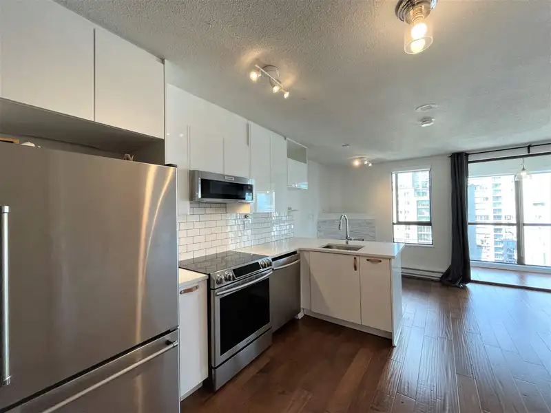 3210 939 HOMER STREET - photo 4 of 13