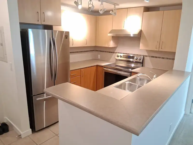 332 5700 ANDREWS ROAD - photo 4 of 40