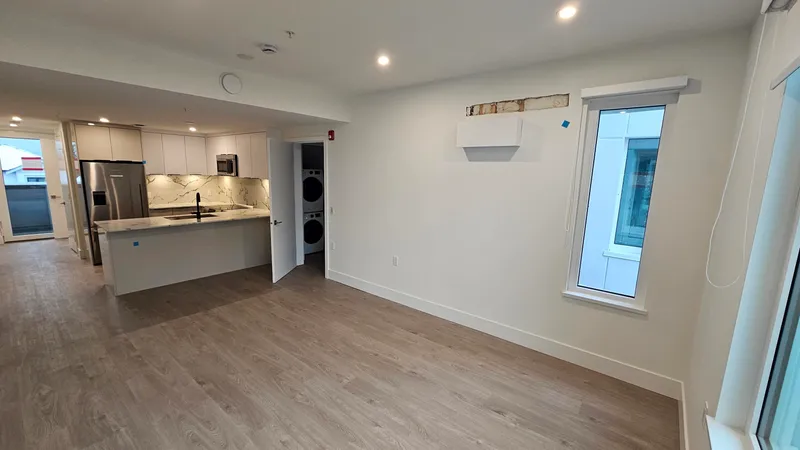 316 2250 E 1ST AVENUE - photo 4 of 25