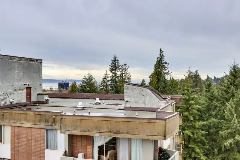 1411 2016 FULLERTON AVENUE - photo 4 of 17