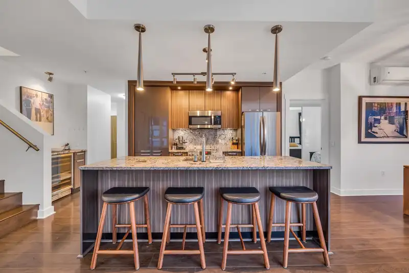 408 733 W 14TH STREET - photo 2 of 24