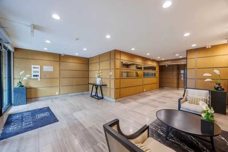 213 3107 WINDSOR GATE - photo 2 of 25