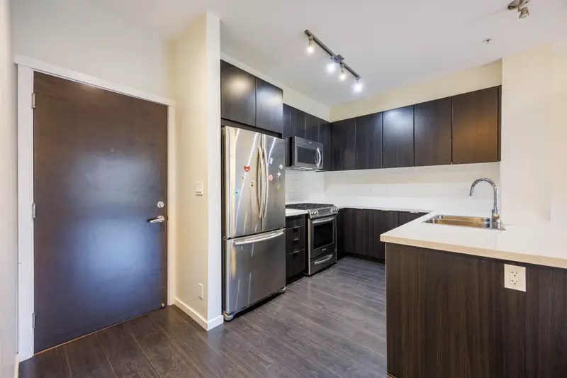 213 3107 WINDSOR GATE - photo 4 of 25