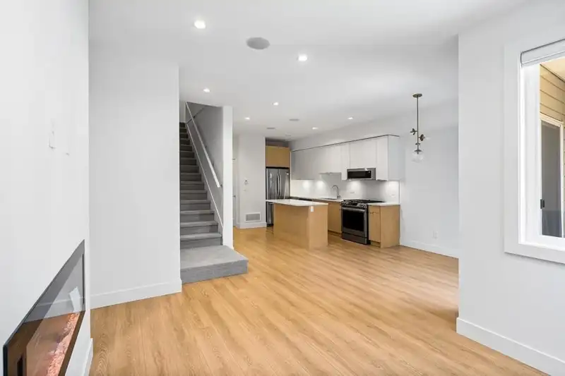 15 8140 166 STREET - photo 2 of 20