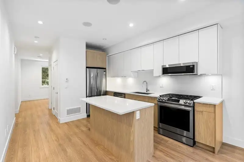 15 8140 166 STREET - photo 3 of 20