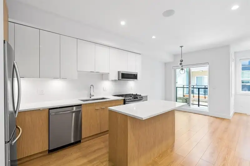 15 8140 166 STREET - photo 4 of 20