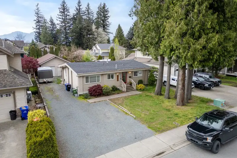 5565 PEACH ROAD - photo 1 of 40