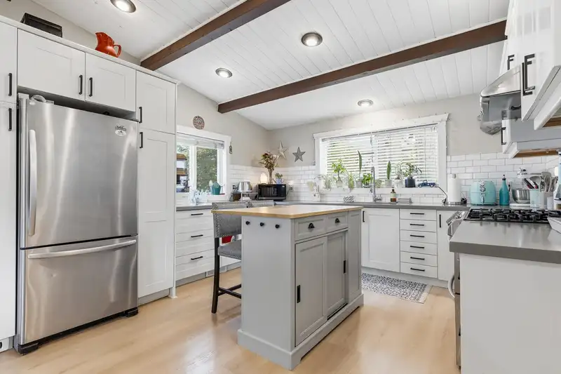 5565 PEACH ROAD - photo 2 of 40