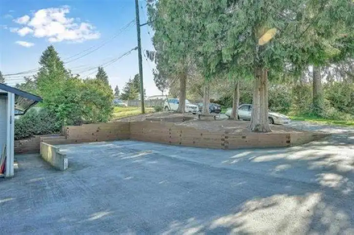 7794 141B STREET - photo 4 of 40
