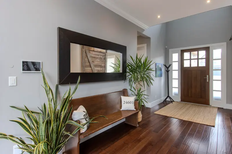 1018 JAY CRESCENT - photo 2 of 25