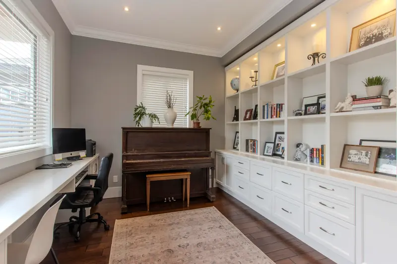 1018 JAY CRESCENT - photo 4 of 25