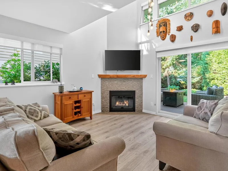 52 650 ROCHE POINT DRIVE - photo 2 of 25