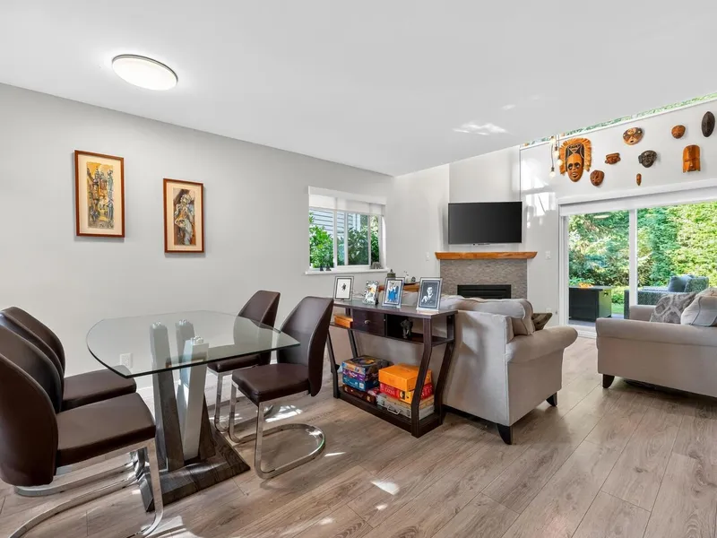 52 650 ROCHE POINT DRIVE - photo 3 of 25