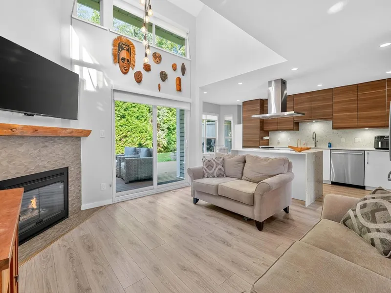 52 650 ROCHE POINT DRIVE - photo 4 of 25